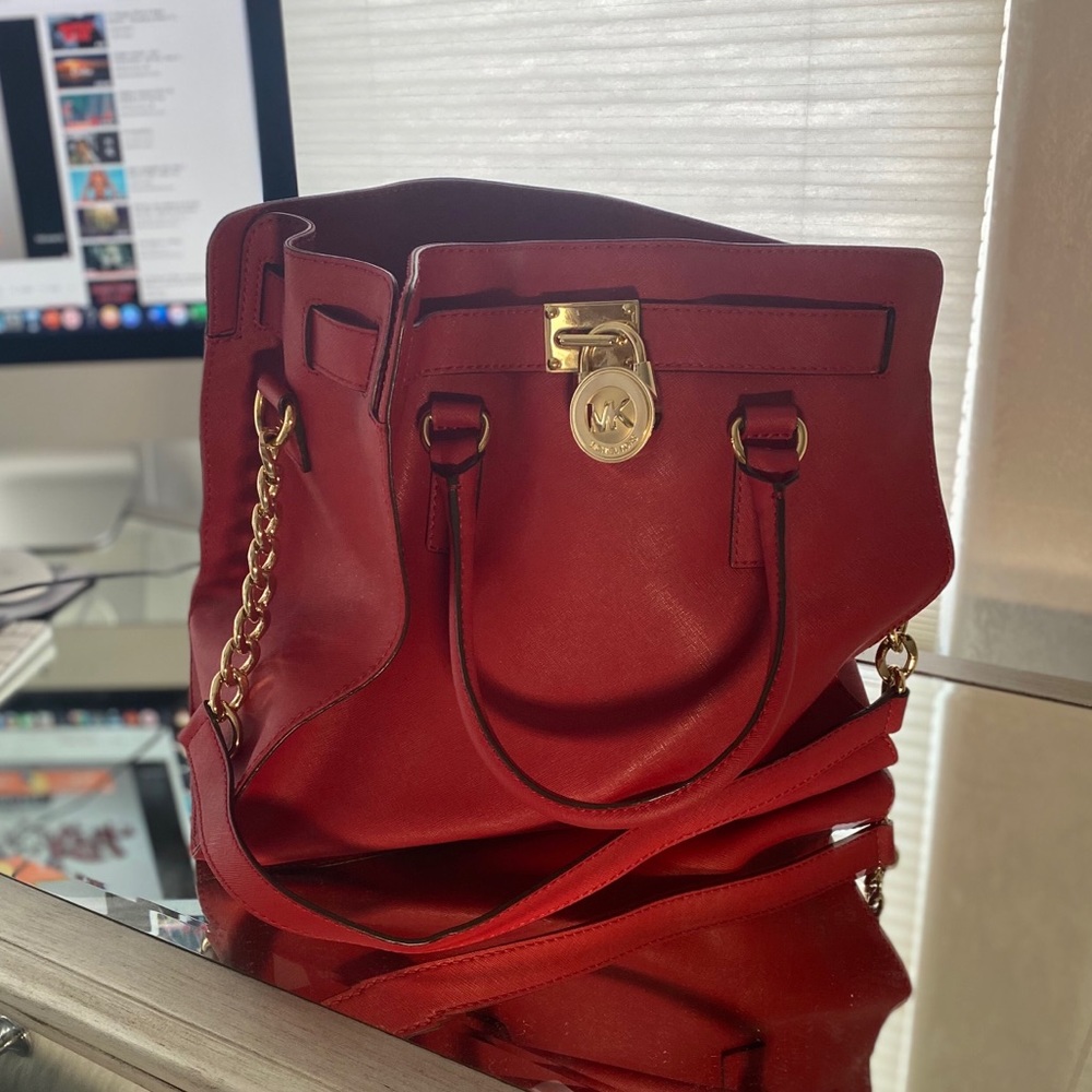 RED MICHAEL KORS PURSE
